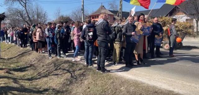 Aproape 1.000 de participanți la „Marşul pentru viaţă”, la Vicovu de Sus FOTO Cromtel TV