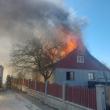 Incendiul  a cuprins casa și celelalte anexe, dar și un autoturism care se afla în curte