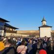 Mii de credincioși s-au adunat în curtea Mănăstirii Teodoreni, la slujba Sfântului Maslu
