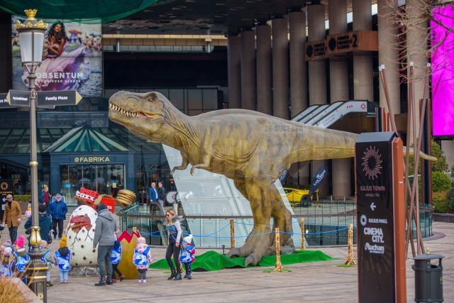 Expoziție cu dinozauri animatronici de până la 12 metri lungime, la Iulius Mall Suceava