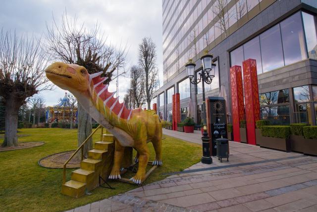 Expoziție cu dinozauri animatronici de până la 12 metri lungime, la Iulius Mall Suceava