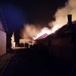 Incendiu devastator plecat de la un cablu care alimenta un bec care încălzea pui de găină