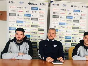 Petru Ghervan a venit la conferința de presă însoțit de jucătorii Alexandru Dascălu și Cosmin Lupu