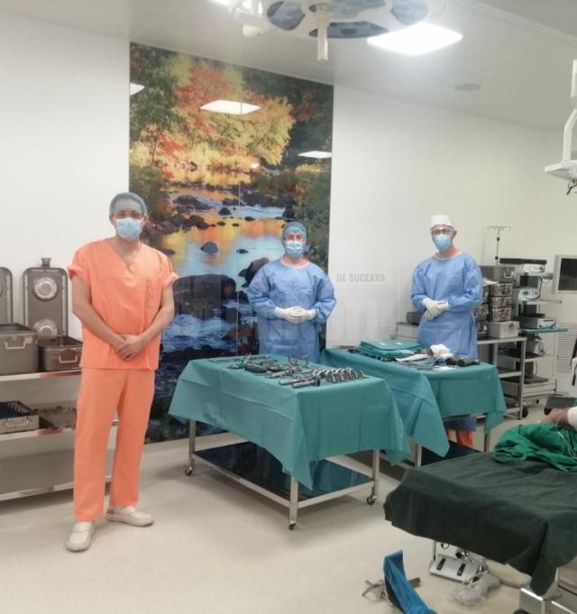 Echipa operatorie a fost formată din dr. Rareș Voinea, dr. Marius Grămadă și dr. Ciprian Puha