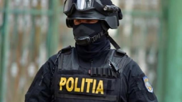 Polițiști în urmărire prin curți după un bărbat din Șcheia condamnat la ani buni de închisoare