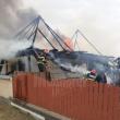 Gospodărie distrusă de un puternic incendiu, la Capu Câmpului