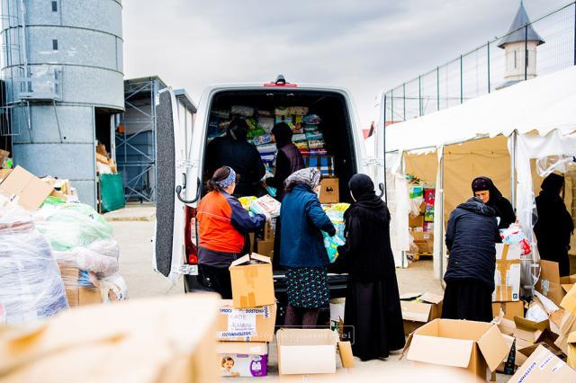 Peste 50 de tone de produse colectate în Arhiepiscopia Sucevei și Rădăuților au ajuns în Ucraina