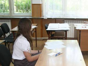 Simularea evaluării naționale pentru elevii de clasa a VIII-a începe astăzi cu proba la limba și literatura română