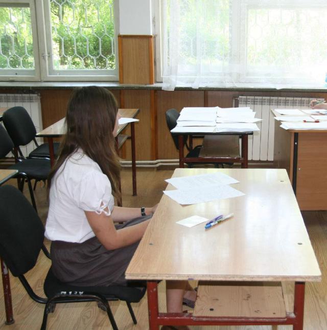 Simularea evaluării naționale pentru elevii de clasa a VIII-a începe astăzi cu proba la limba și literatura română