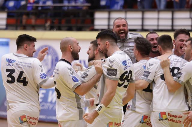 Handbaliștii suceveni se bucură după rezultatul de la Constanţa. Foto Elis Iordache