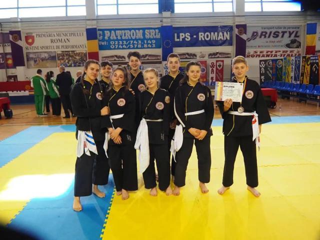 Cinci medalii obţinute de sportivii de la Kim Long Dao Fălticeni la Campionatul Naţional de Qwan Ki Do – Juniori, Seniori şi Veterani