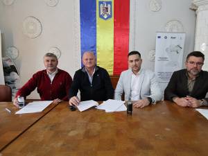 Cătălin Coman a semnat contractul pentru modernizarea şi extinderea rețelei de iluminat din Fălticeni