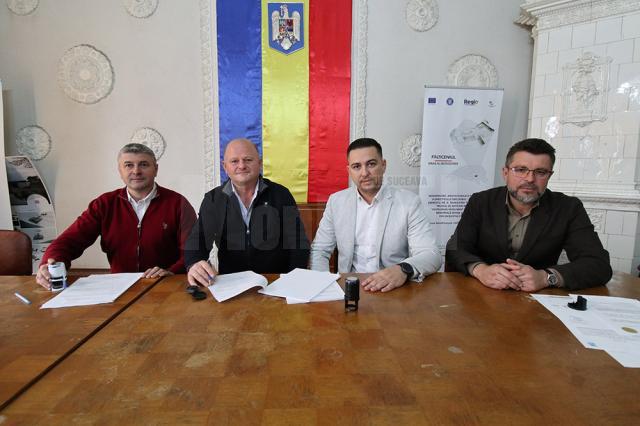 Cătălin Coman a semnat contractul pentru modernizarea şi extinderea rețelei de iluminat din Fălticeni