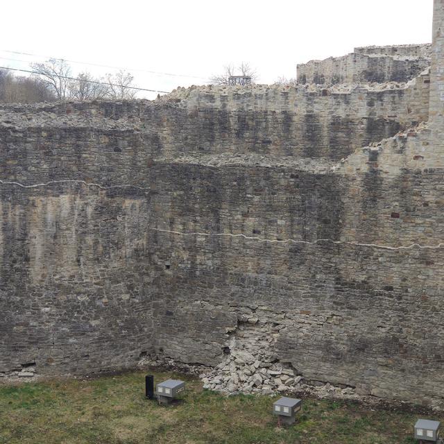Se prăbușesc bucăți din zidul ”Ștefan cel Mare” al Cetății de Scaun a Sucevei