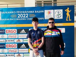 Mărșăluitorul Ştefan Ioan Cimpoieş, alături de antrenorul Radu Mihalescu