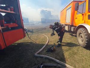 Două gospodării au fost distruse la Marginea de un puternic incendiu