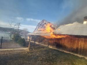 Incendiu foarte puternic și la Straja