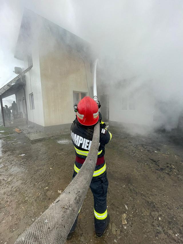 Seria de incendii devastatoare a continuat cu alte două gospodării distruse