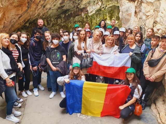 Elevi și profesori de la Școala „Bogdan Vodă” Rădăuți, în vizită la o școală parteneră din Turcia