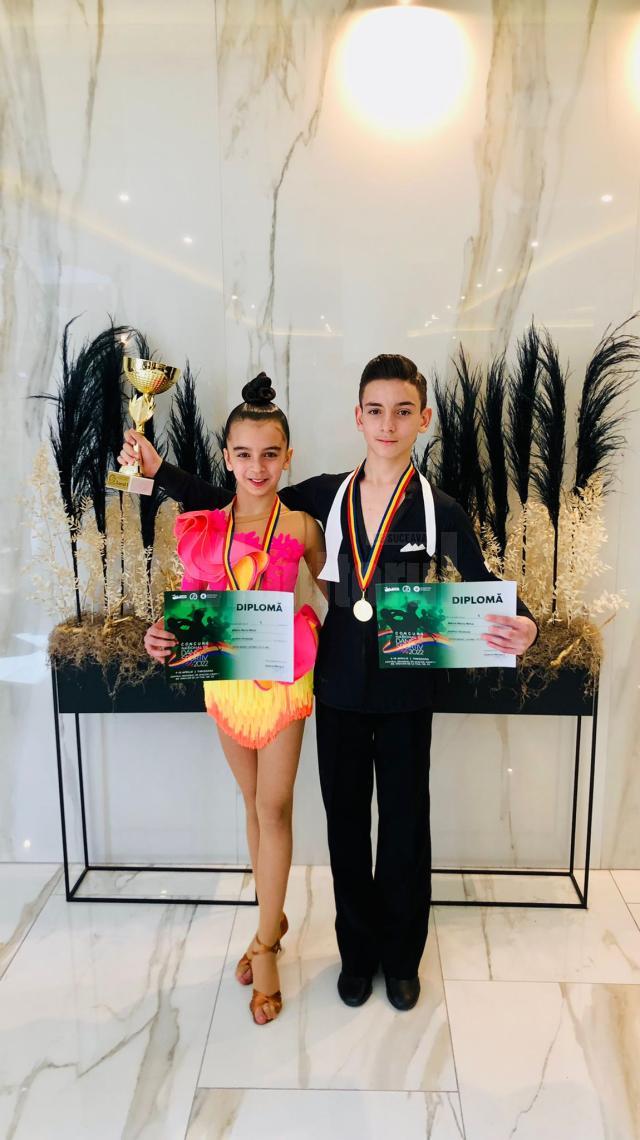 Andrei Stratulat și Alexia Mihai au urcat pe prima treapta a podiumului la categoria Open Basic Latino (12-13 ani)