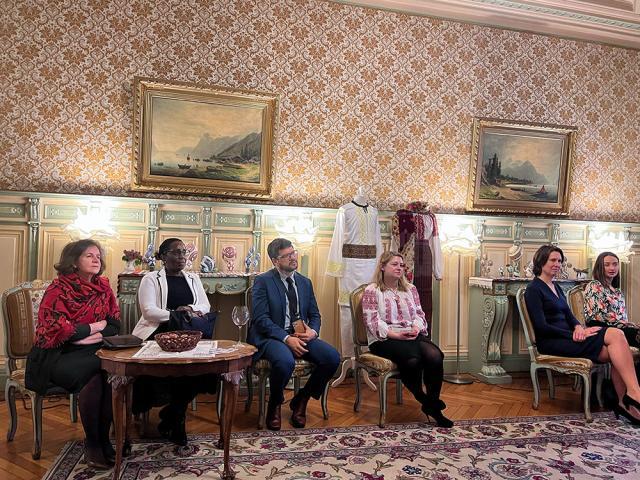 Elena, Paula și Paul Torac din Brodina, „ambasadorii” tradițiilor bucovinene, la Bruxelles