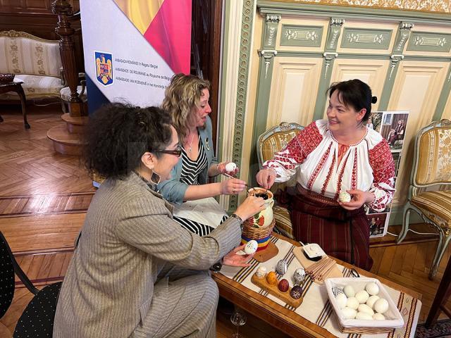 Elena, Paula și Paul Torac din Brodina, „ambasadorii” tradițiilor bucovinene, la Bruxelles