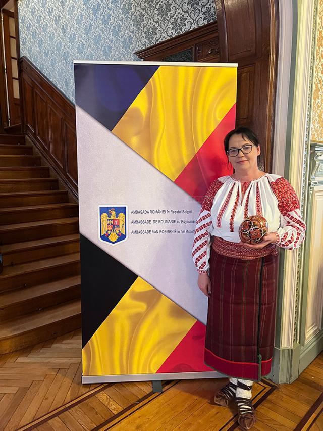 Elena, Paula și Paul Torac din Brodina, „ambasadorii” tradițiilor bucovinene, la Bruxelles