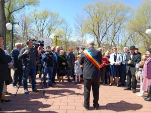 27 de cupluri care au împlinit 50 de ani de căsătorie, sărbătorite vineri de Primăria Suceava