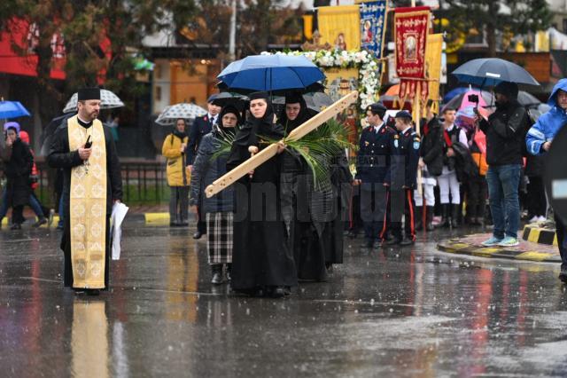 Pelerinaj de Florii pe străzile Sucevei, organizat pentru prima data de Arhiepiscopia Sucevei și Rădăuților 4