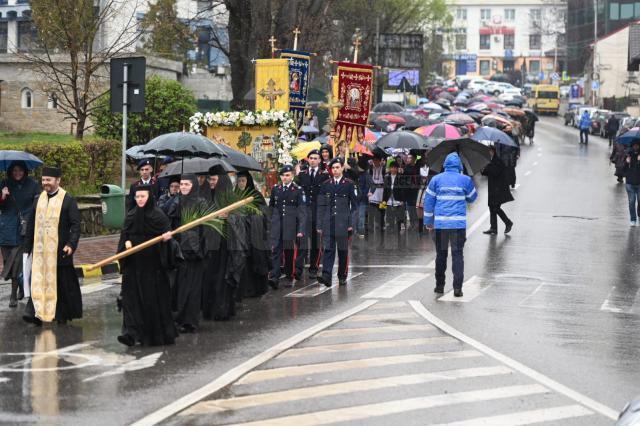 Pelerinaj de Florii pe străzile Sucevei, organizat pentru prima data de Arhiepiscopia Sucevei și Rădăuților 6