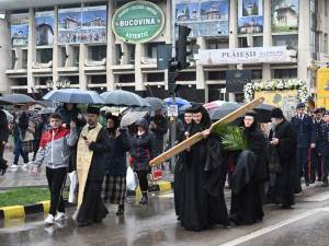 Pelerinaj de Florii pe străzile Sucevei, organizat pentru prima data de Arhiepiscopia Sucevei și Rădăuților