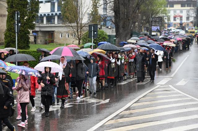 Pelerinaj de Florii pe străzile Sucevei, organizat pentru prima data de Arhiepiscopia Sucevei și Rădăuților