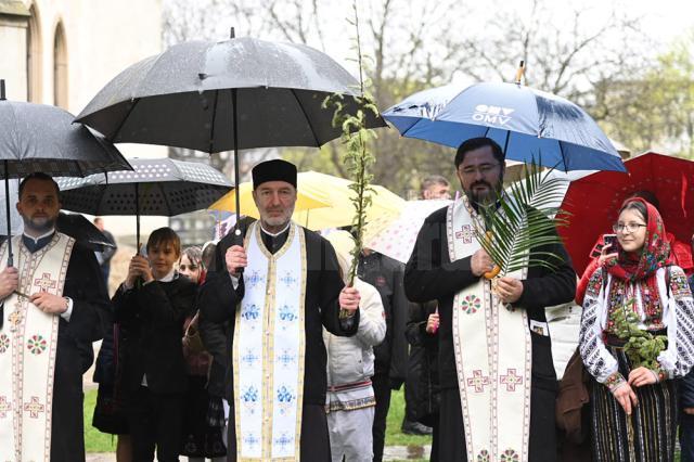 Mii de credincioși au participat la primul Pelerinaj de Florii organizat de Arhiepiscopia Sucevei și Rădăuților