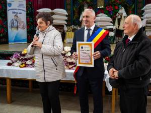 Cuplurile care au împlinit cel puțin 50 de ani de căsătorie au fost premiate pentru prima dată de Primăria Vicovu de Sus