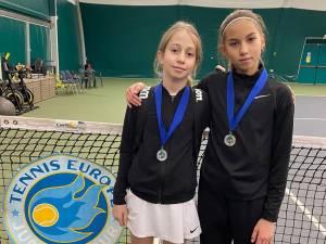 Teodora Sfîrnăciuc, în stânga imaginii, este clasată pe locul 10 în ierarhia națională U12