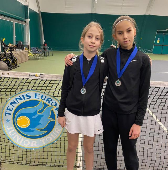 Teodora Sfîrnăciuc, în stânga imaginii, este clasată pe locul 10 în ierarhia națională U12