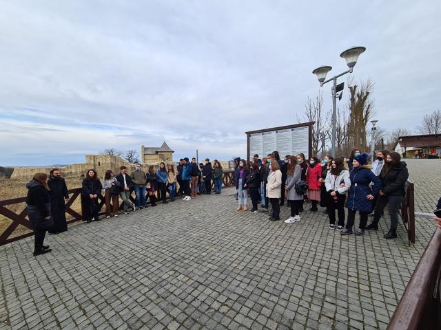 Tinerii ATOS – grămătici și logofeți în Cetatea de Scaun a Sucevei