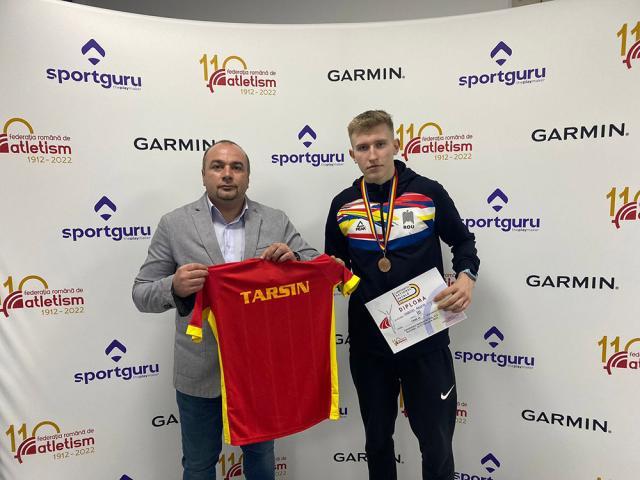 Antrenorul Bogdan Roşcăneanu alături de campionul României Andrei Ihnatiuc
