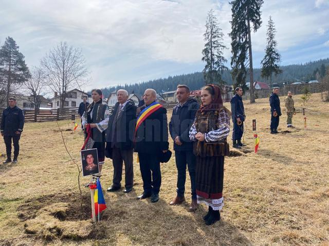 Câte un stejar pentru fiecare militar mort în misiune