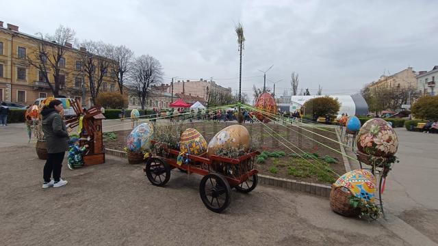 Paște pe timp de război, alături de refugiații din Cernăuți - Ucraina