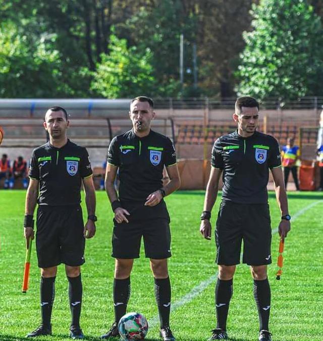 Arbitrii suceveni Andrei Pişta, Silviu Iftode şi Sebastian Păduraru