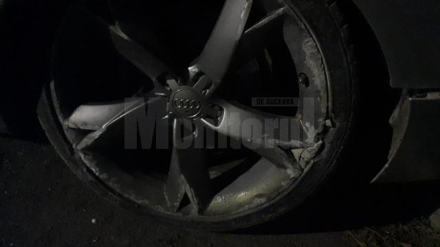 Roata de la autovehiculul marca Audi a lui Tiberiu Vatamaniuc indică urme de lovire