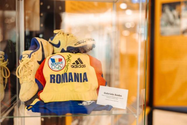 Costume de competiție, medalii, cununi cu lauri și echipamente de antrenament ale marilor campioni pe care România i-a avut la Olimpiade, expuse la Iulius Mall Suceava