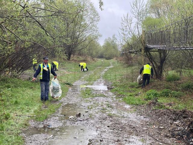 Peste 11.000 kg deșeuri adunate până acum în cadrul campaniei „Curăţăm România”