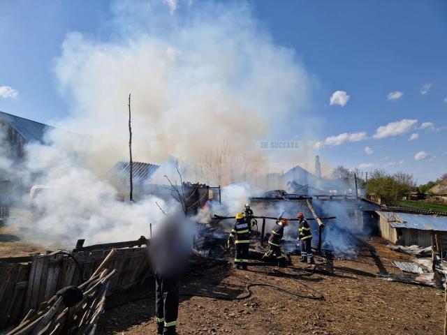 Pagube materiale serioase în urma unui incendiu provocat de doi copii care s-au jucat cu chibriturile