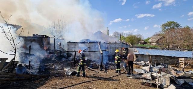 Pagube materiale serioase în urma unui incendiu provocat de doi copii care s-au jucat cu chibriturile