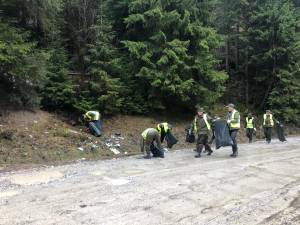 6 tone de deșeuri colectate de angajații a 12 ocoale silvice din Suceava, în câteva zile