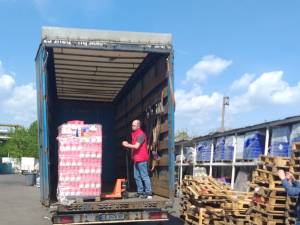 Un nou transport, cu patru tone de produse alimentare, a plecat joi de la Suceava la Cernăuți