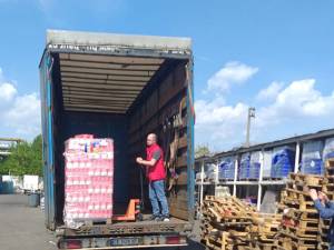 Un nou transport, cu patru tone de produse alimentare, a plecat joi de la Suceava la Cernăuți