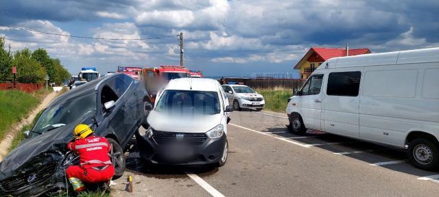Carambolul cu trei mașini de la Ilișești, provocat de neatenția unui șofer la traficul din față